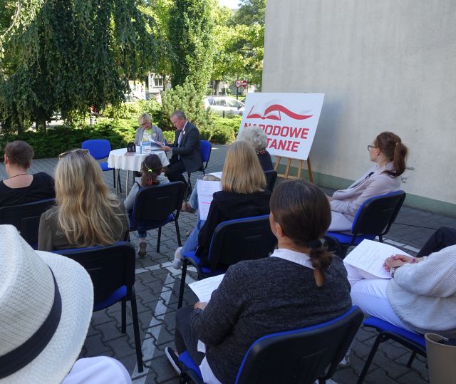 Uczestnicy Narodowego Czytania