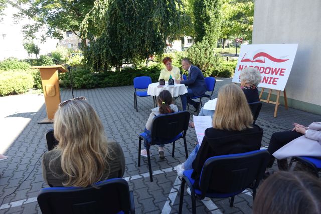 Uczestnicy Narodowego Czytania