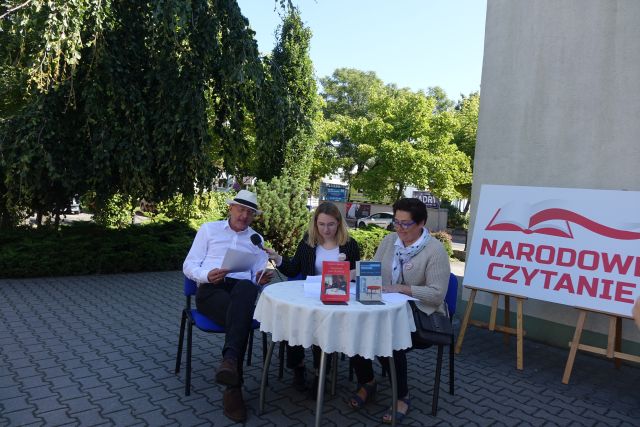 Uczestnicy Narodowego Czytania