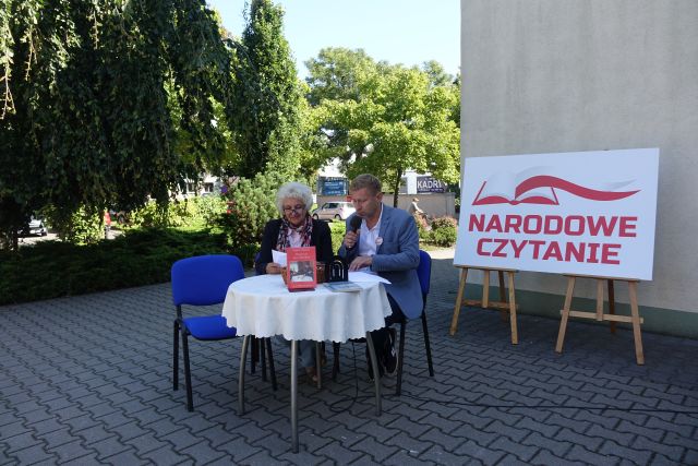 Uczestnicy Narodowego Czytania