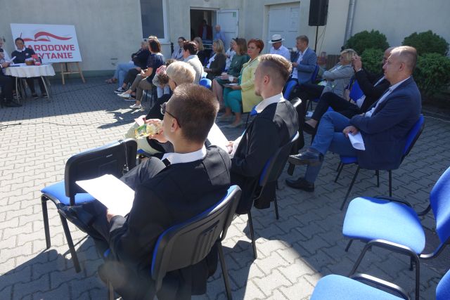 Uczestnicy Narodowego Czytania