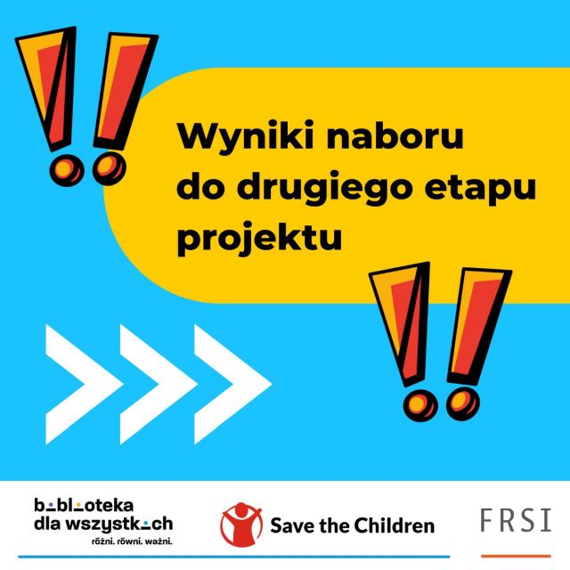 na niebieskim tle z prawej strony dwa wykrzykniki, z lewej strzałki