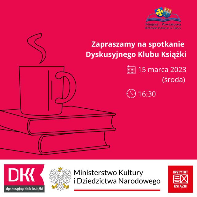 na różowym tle książki i na nich filiżanka i zaproszenie na spotkanie DKK
