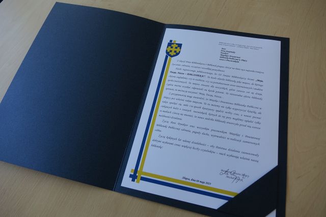 List z życzeniami na dzień bibliotekarza od burmistrza