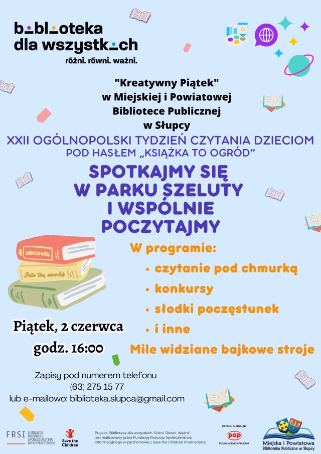 z lewej strony książki leżące jedna na drugiej, plakat z niebieskim tłem, zaproszenie na spotkanie