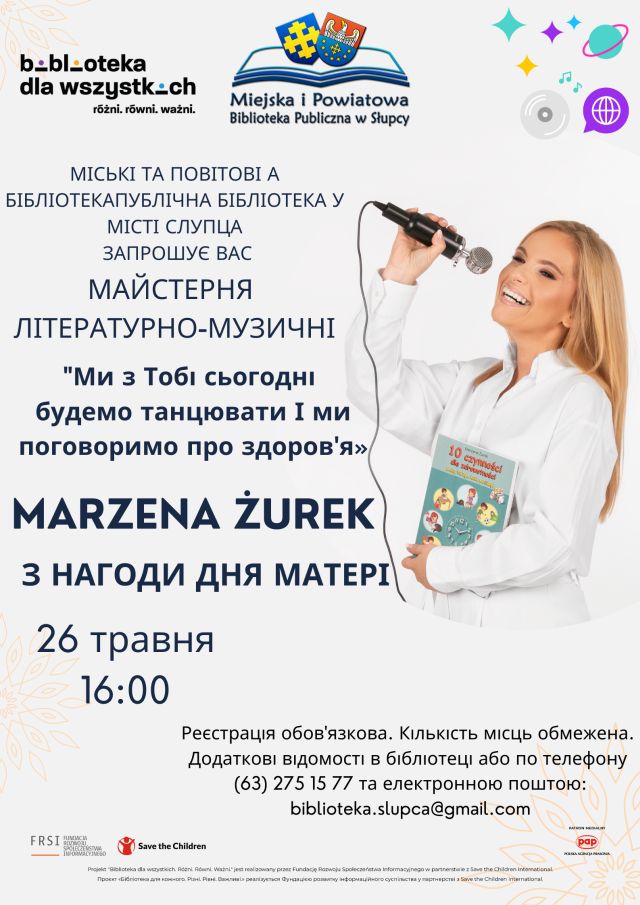 na białym tle z prawej strony kobieta z mikrofonem