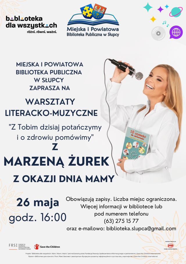 na białym tle z prawej strony kobieta z mikrofonem