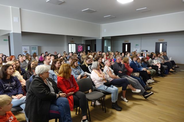 około dwustu osób uczestniczących w spotkaniu