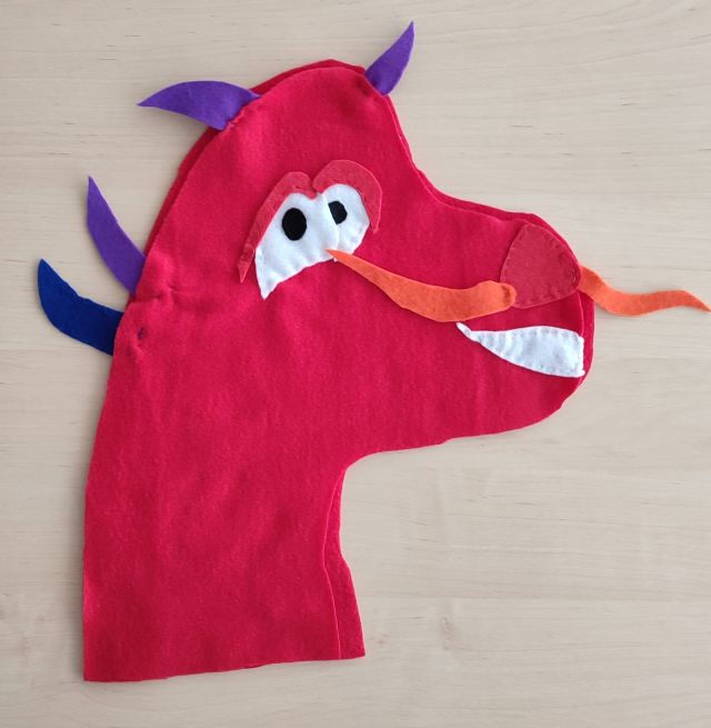 smok uszyty z materiału