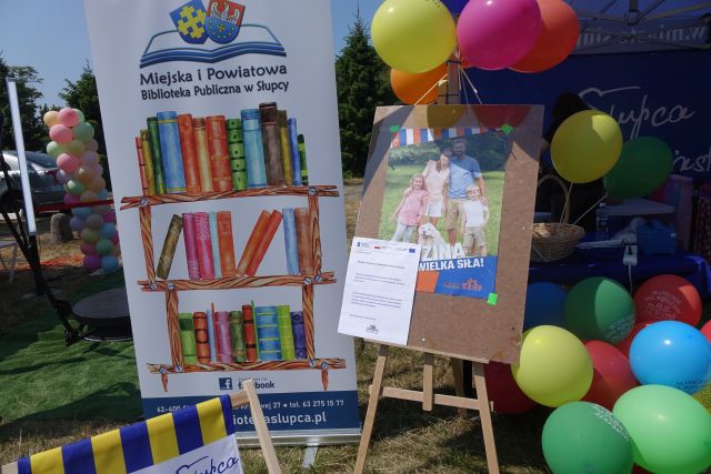 baner biblioteki - książki i logo biblioteki, nazwa i adres