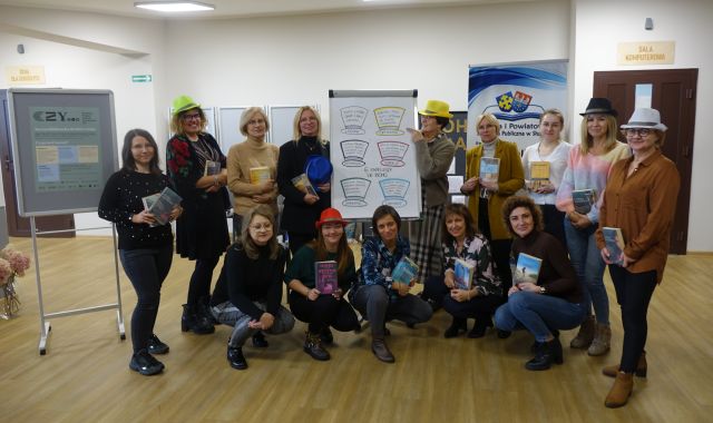 uczestniczki szkolenia pozują do zdjęcia