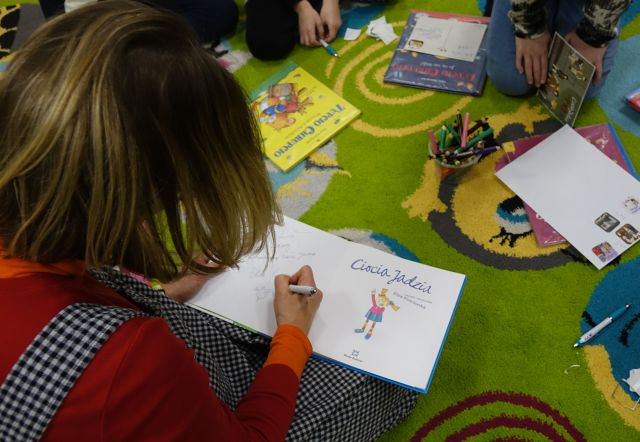 autorka wpisuje się do swojej książki