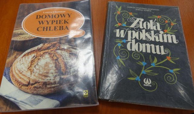 książka na temat chleba i druga książka na temat ziół