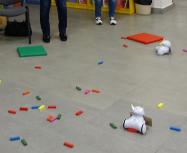 jeżdżące roboty Photon po podłodze