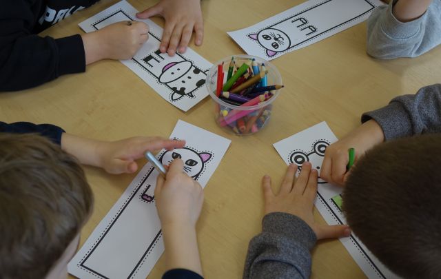 zakładki do książek kolorowane przez dzieci