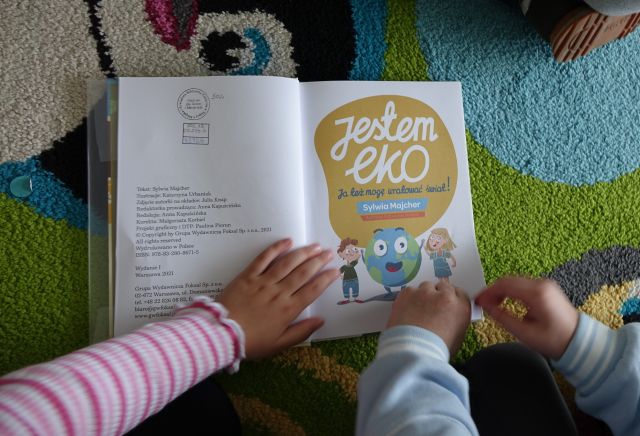 książka Jestem EKO i dłonie dziecka