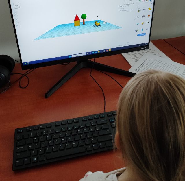 model 3d na monitorze komputera