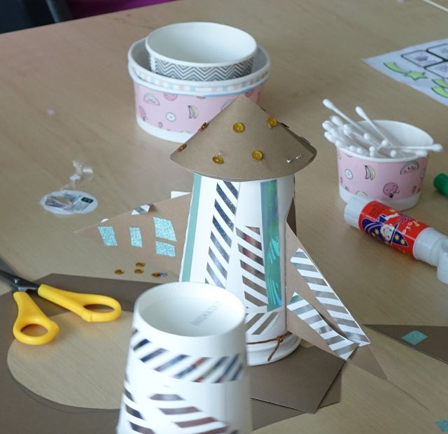 rakieta z papierowego kubka