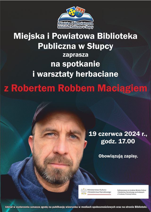 na ciemnym tle zaproszenie na spotkanie i warsztaty, z llewej strony zdjęcie mężczyzny z brodą i w czapce.. U góry logo biblioteki, u dołu orzełek i napis Ministerstwo Kultury i Dziedzictwa Narodowego