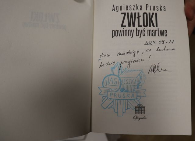 książka z autografem autorki kryminałów