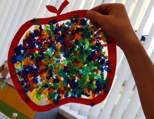 witraż jabłka z wydzierankami