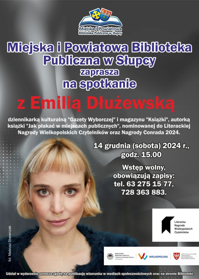 na ciemnym siwym tle zdjęcie kobiety z kolczykiem w nosie oraz tekst zaproszenia na spotkanie