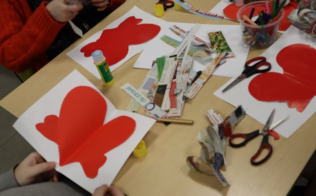 kartki walemtynkowe na stole