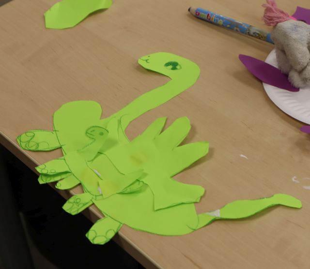 zielone dinozaury z papieru