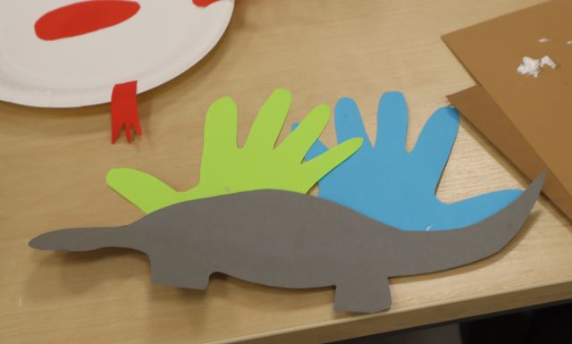 kolorowe dinozaury z papieru