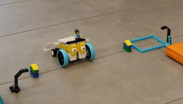 robot z klocków Lego