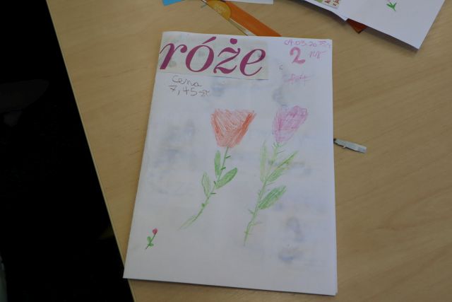 kartka z ilustracjami kwiatów