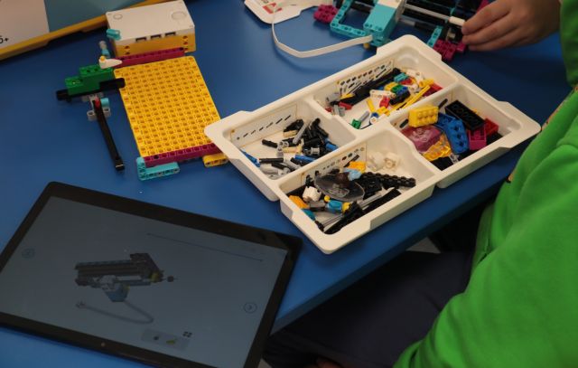 klocki Lego Spike Prome i tablet
