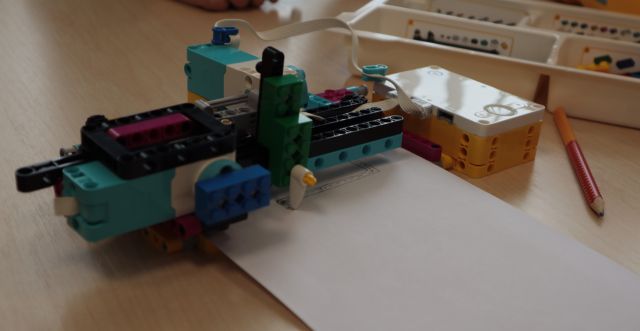 pojazd z klocków Lego Spike Prime