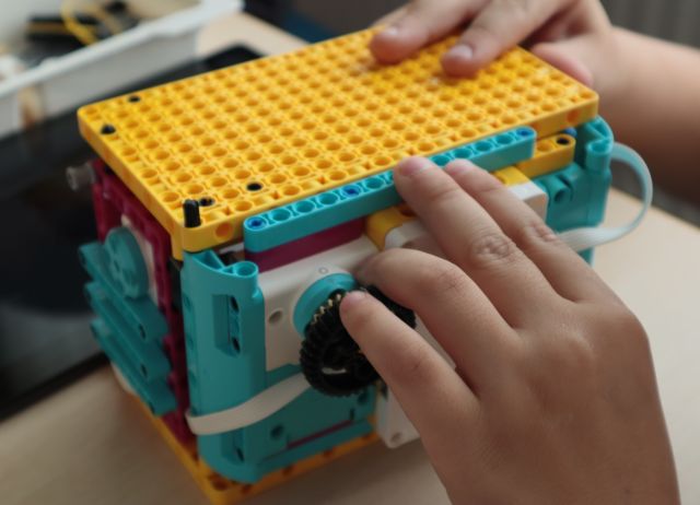 sejf z klocków Lego