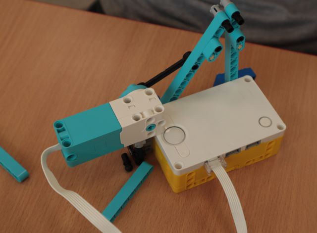 Robot zbudowany z klocków