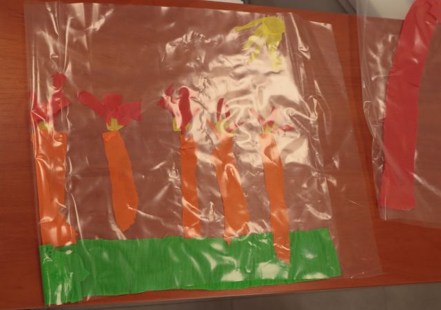 witraż przedstawiający drzewa