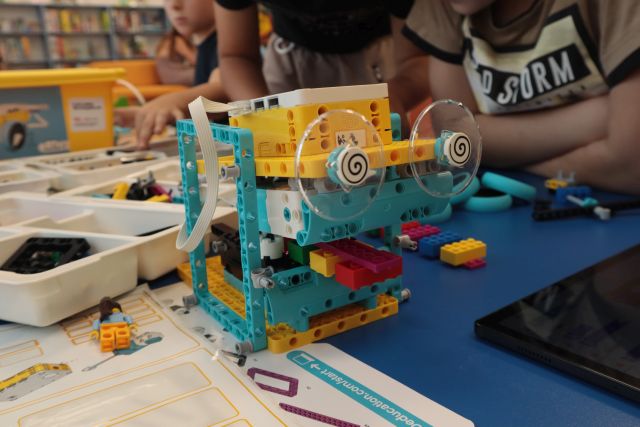 pojazd z klockó LEGO