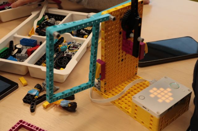 budowla z klocków LEGO