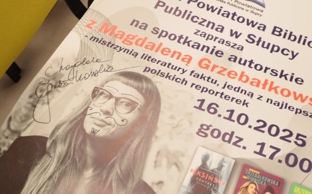 podpisany plakat reklamujący spotkanie autorskie z Magdaleną Grzebałkowską