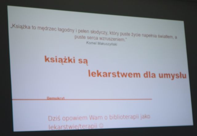 plansza z cytatem o książkach