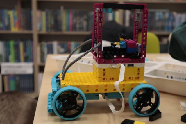 pojazd z klocków Lego