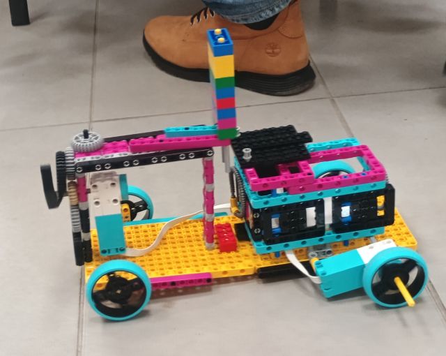 pojazd z klocków Lego