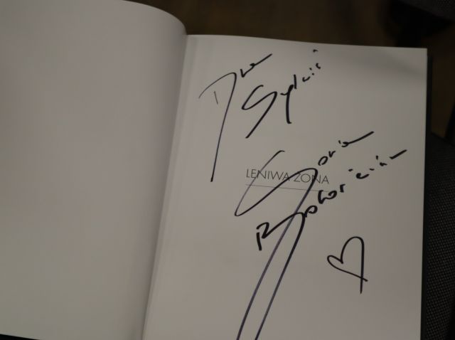 Na zdjęciu znajduje się wnętrze książki z autografem Soni Bohosiewicz.
