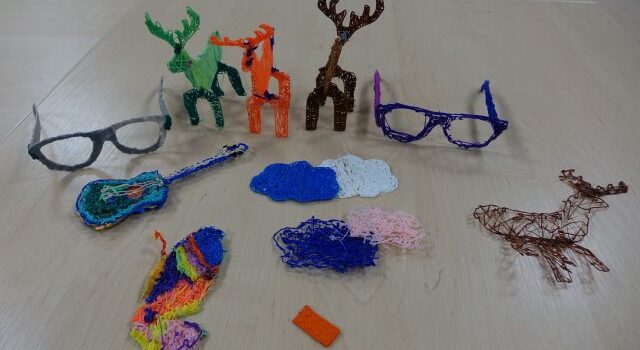 figurki wydrukowane przez dzieci długopisem 3D